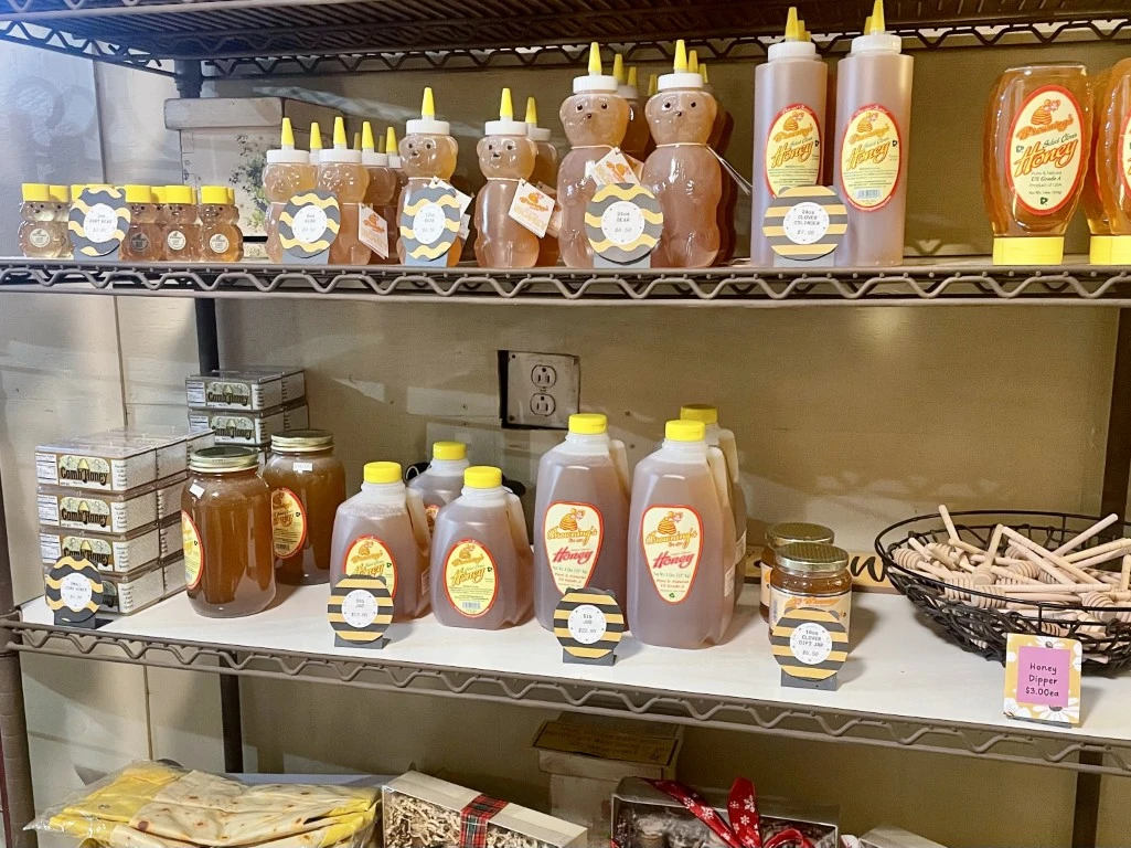 Warm Up Your Holiday Table With These Honey Pairings Warm Up Your Holiday Table with These Honey Pairings